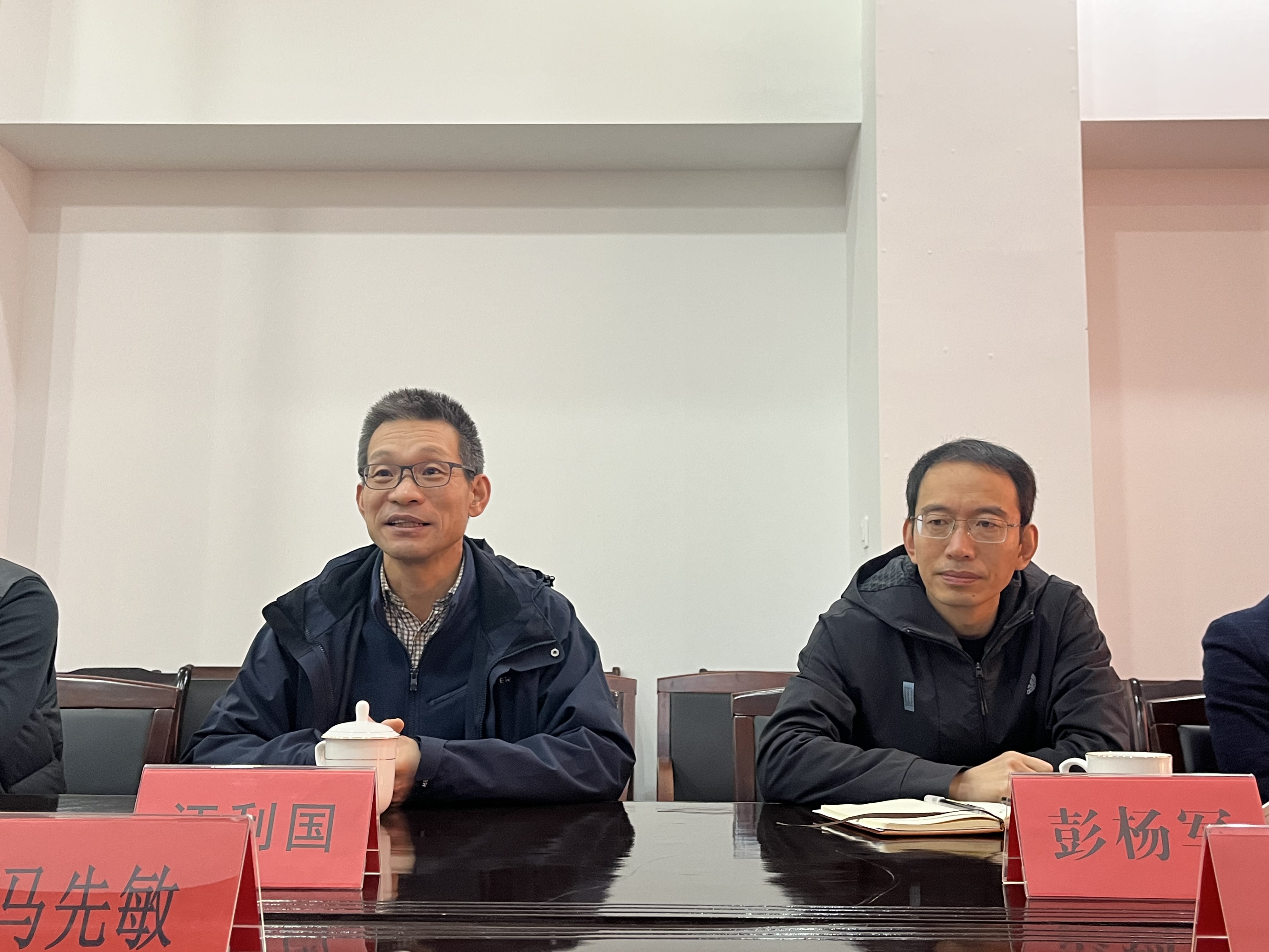 圖為董事長(zhǎng)汪利國(guó)、總經(jīng)理彭?xiàng)钴?jpg